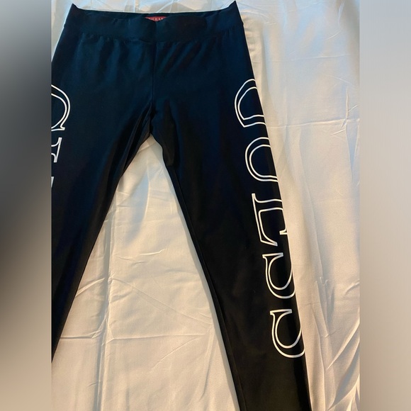 Guess Los Angeles - Picture 2 of 4